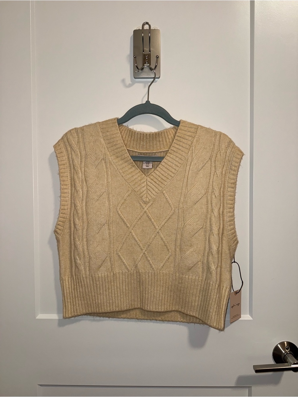NWT Cable Knit V-Neck Sweater Vest